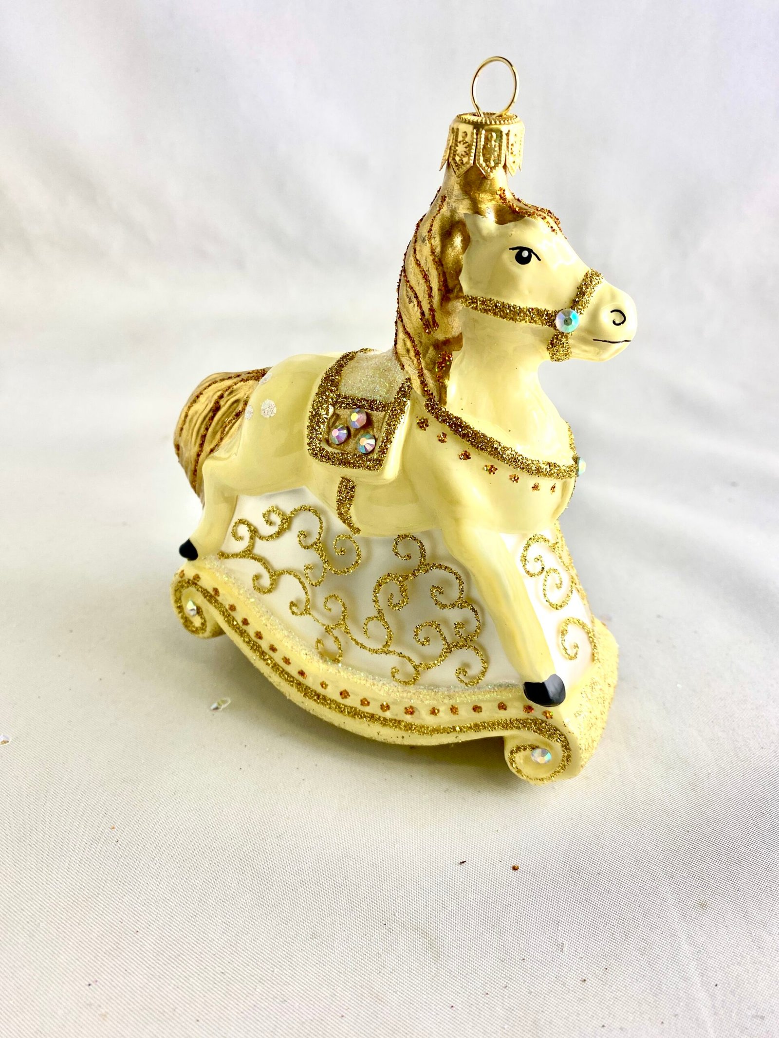 Konik kremowy bogato zdobiony PROMOCJA-15%