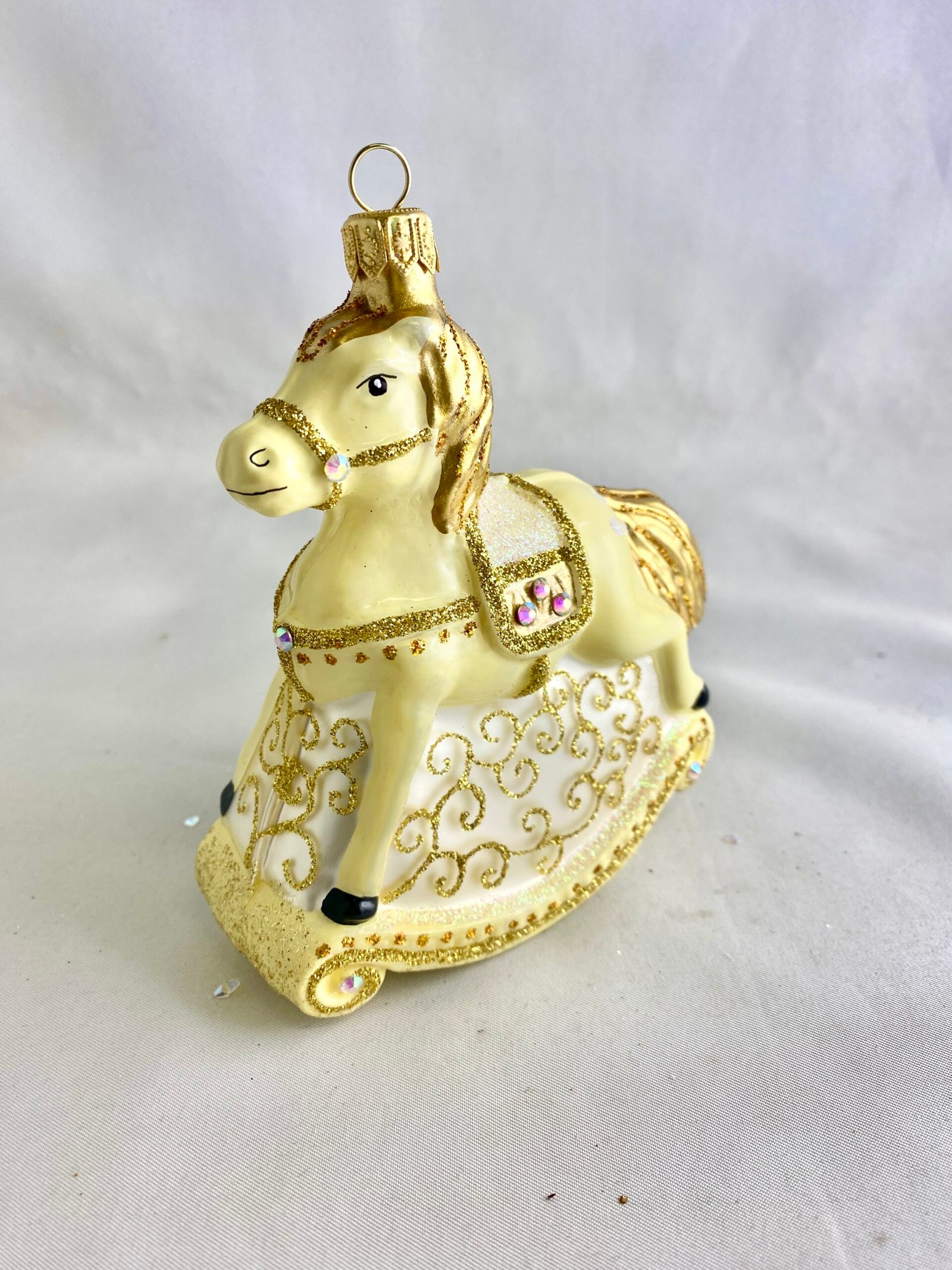 Konik kremowy bogato zdobiony PROMOCJA-15% - obrazek 2